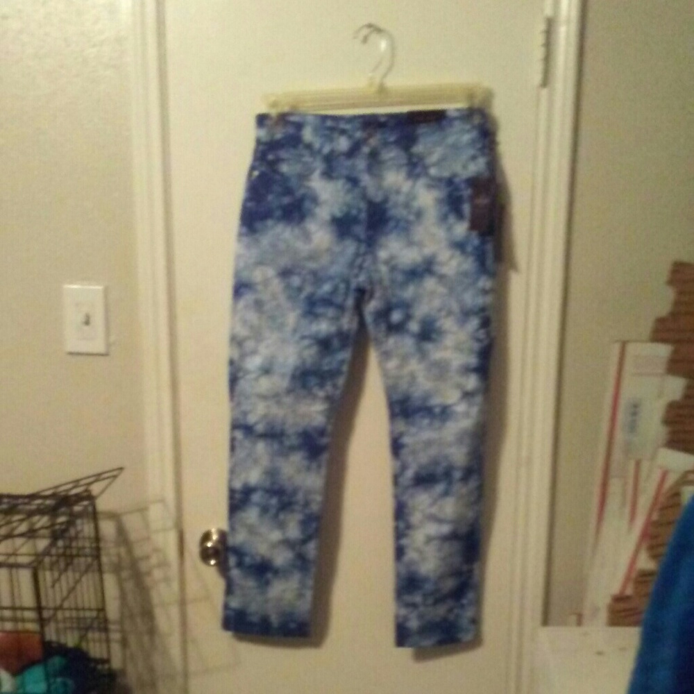 YNDJ..LADIE SKINNY JEANS.STRETCH.NWT .SZ 6